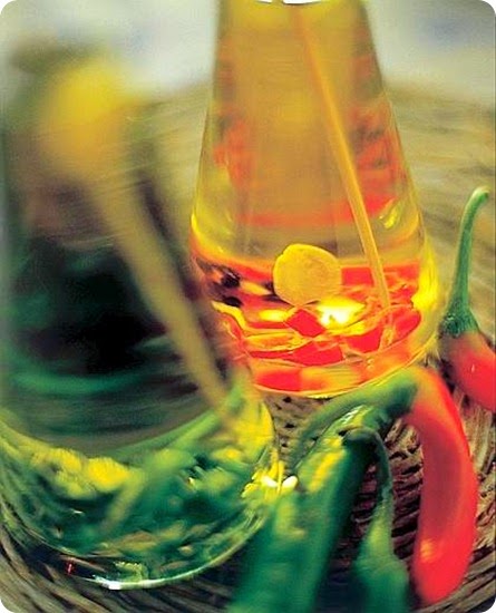 Olio piccante all’aglio e peperoncino Olio piccante all’aglio e peperoncino