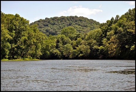 02b - paddling toward a Tennessee Hill