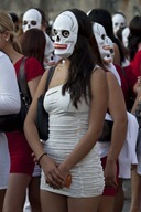 MÉXICO, D.F., 29OCTUBRE2011.- Cientos de trabajadoras sexuales del barrio de La Merced realizaron una procesión desde la Plaza de la Soledad hacia la plaza de la Aguilita en recuerdo a sus compañeras difuntas.
FOTO: RODOLFO ANGULO/CUARTOSCURO.COM