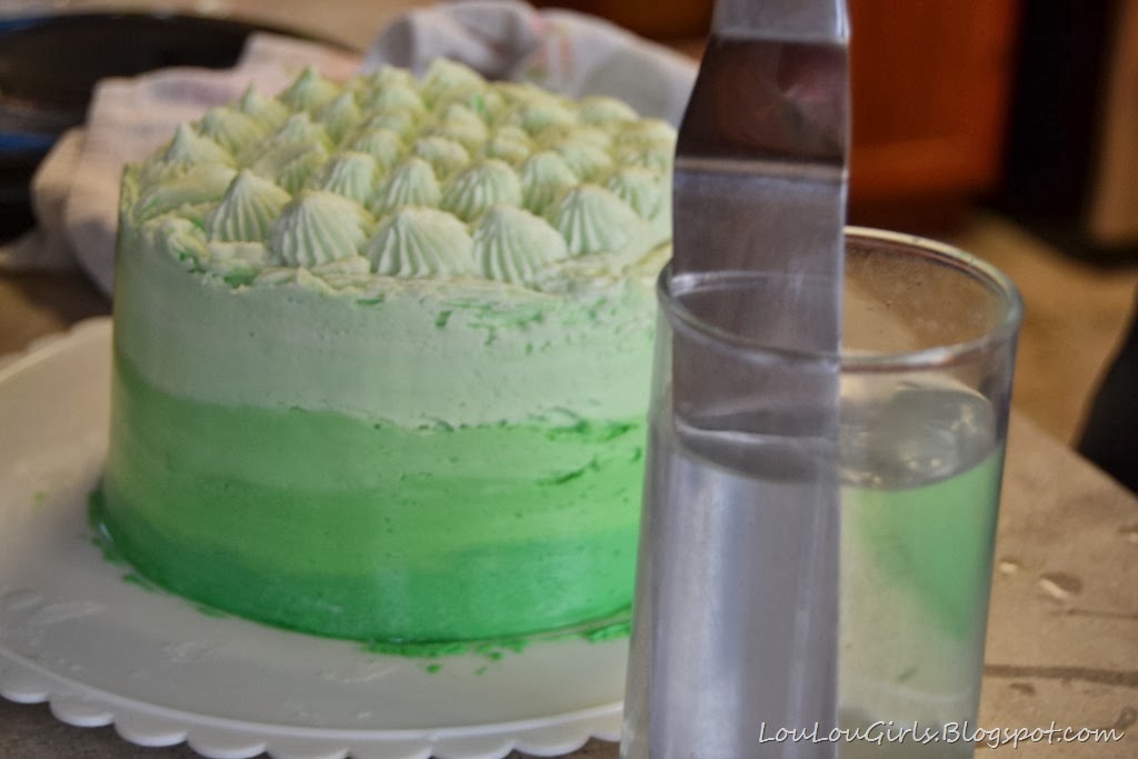 [How-to-frost-an-ombre-cake%2520%252816%2529%255B11%255D.jpg]