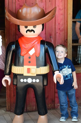 [Luke%2520cowboy2.jpg]