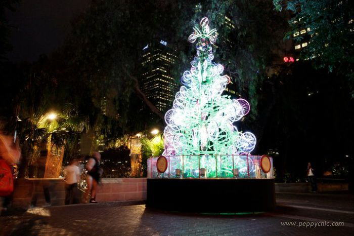 Image Dimension: 700x466 :: Christmas Trees: 23-foot-tall made from 100 old Bicycles in Sydney Christmas Trees: 23-foot-tall made from 100 old Bicycles in Sydney