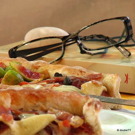 pizza sa slatkim od luka i smokava-7