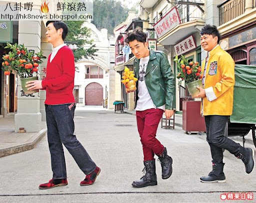 (左起)李思捷、王祖藍和阮兆祥跟大家拜個早年,祝大家龍年行大運。