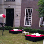 rood zwarte lounge bank (zonder kussens) € 20,-.jpg