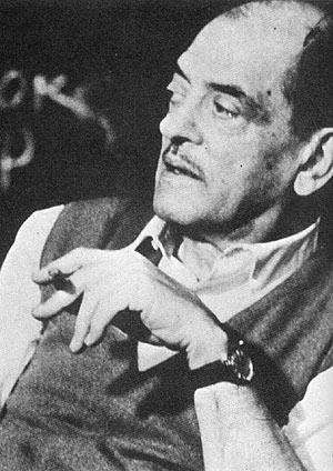 Buñuel-Foto con cigarro.jpg