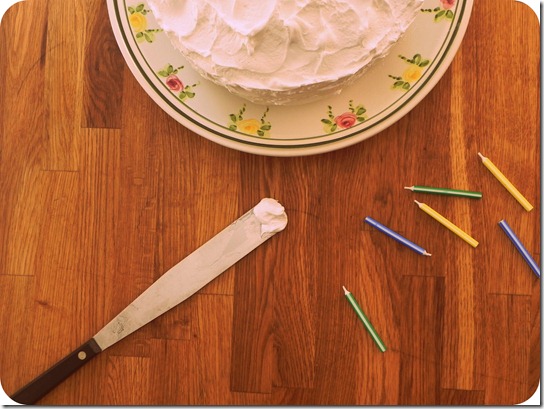 hershey's-perfectly-chocolate-cake-with-fluffy-white-icing-5 hershey's-perfectly-chocolate-cake-with-fluffy-white-icing-5