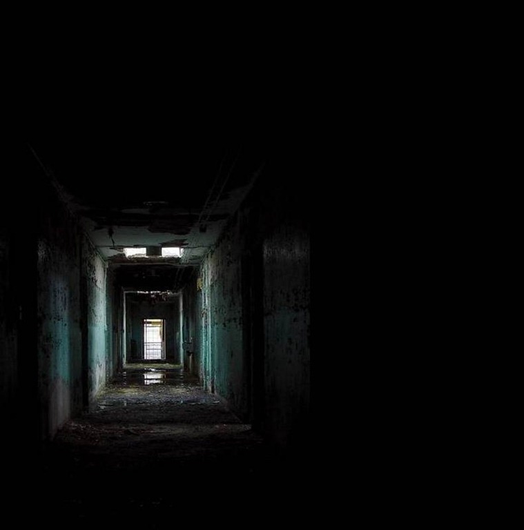 [dark-place-black-corridor-31000%255B4%255D.jpg]