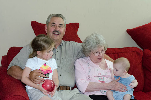 Pawmpaw and grandmodher came to visit.