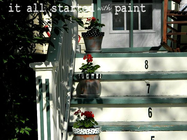 [terracotta_pots_aged_on_steps%255B3%255D.jpg]