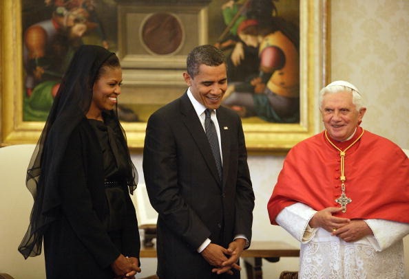 [US-President-Barack-Obama-and-First-Lady-Michelle-Obama-meet-with-Pope-Benedict-XVI-in-his-library-at-the-Vatican-in-Vatican-City-July-2009%255B3%255D.jpg]