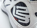nike air max lebron 7 gr white navy 4 08 Nike Air Max LeBron VII (7)   White/Navy/Gold Sample Actual Photos