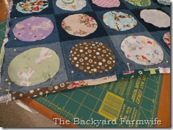 circle denim quilt tutorial - The Backyard Farmwife