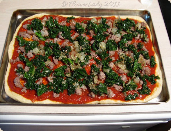 09-14-ital-saus-kale-pizza4