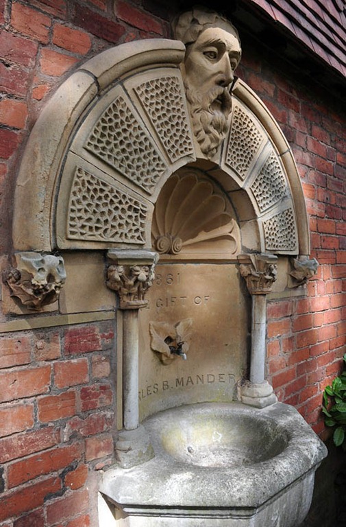 [Mander-Fountain3.jpg]