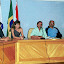 Foto tirada por ocasião da abertura da I Semana de Física Prof. José Maria Filardo Bassalo, setembro de 2002. Da esquerda para a direita: Petrus, Manoel Januário, Simone Frahia, Assunção, Edimilson dos Santos Moraes, Bassalo.