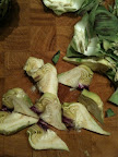 After the stem was trimmed down to the light green parts, I cut each into eight wedges. The next step is to cut out the hairy choke.