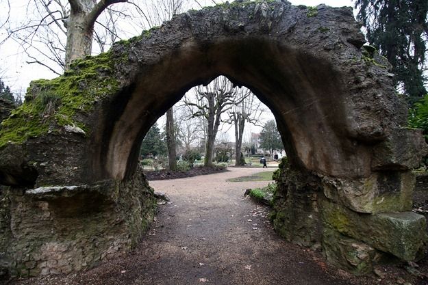 perigueux amphitheatre ruins france roman.png