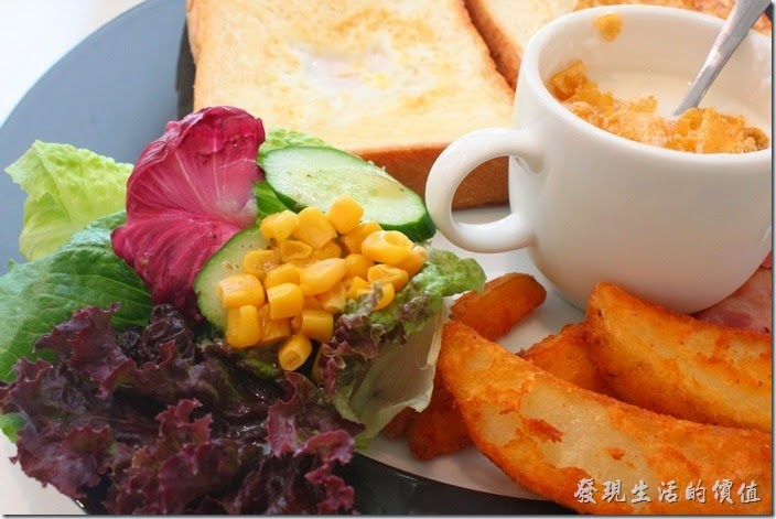 台南-看見咖啡(Vedere)早午餐。晨光早午餐的沙拉有點少，因為還有其他的菜色，所以這樣的份量還可以接受。