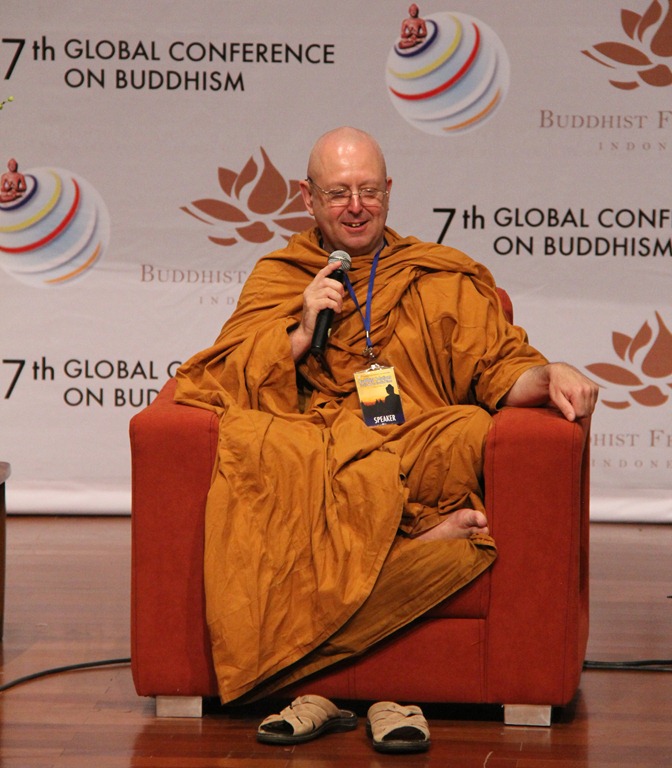 [Ajahn%2520Brahm%2520Smile%255B4%255D.jpg]