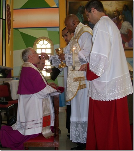 bispo comungando