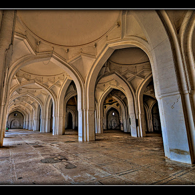 Jama Masjid, Bijapur , Source: http://www.flickr.com/photos/98097439@N00/4616345171 4616345171.jpg
