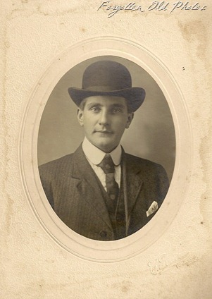 Man with bowler PR 1912 to 1914 1918 or 1922