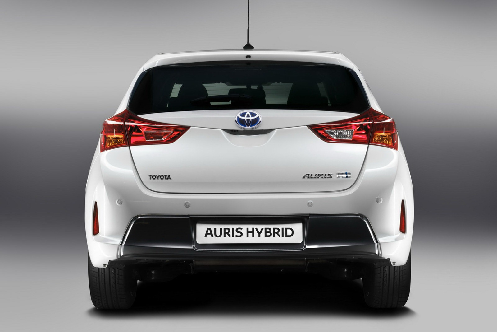 [2013-Toyota-Auris-Hybrid-5%255B2%255D.jpg]