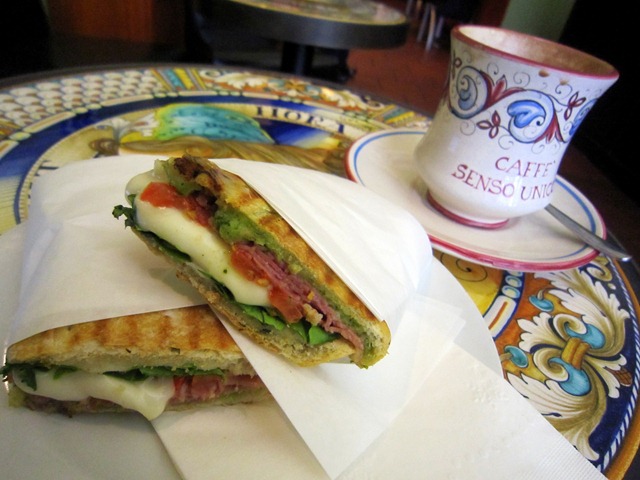 [Caffe-Senso-Unico-38.jpg]