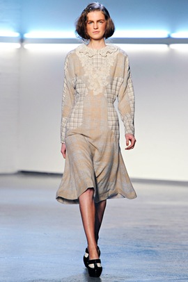 rodarte-rtw-fw2012-runway-003_161854730330