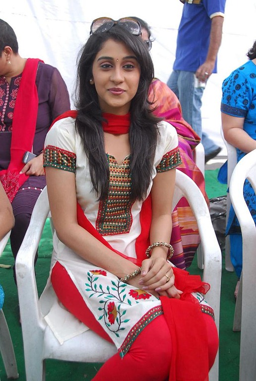 [regina-at_location%255B3%255D.jpg]