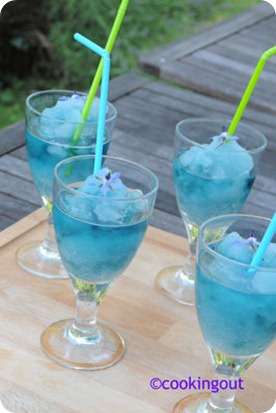 Cocktail sans alcool bleu