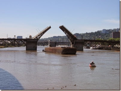 IMG_3267 Weeks Tugboat Thomas & Barge WF-9 in front of the Burnside Bridge in Portland, Oregon on June 5, 2010