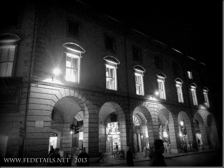Teatro Comunale by night, Ferrara, Emilia Romagna, Italia - Municipal Theatre by night, Ferrara, Emilia Romagna, Italy - Property and Copyrights of FEdetails.net