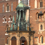 detail-over-doorway-of-church-of-st-mary-on-market-square-krakow-pl029.jpg