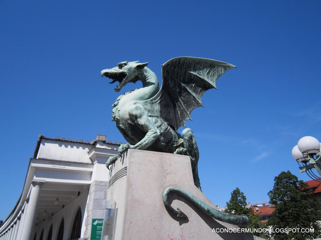 [113-Liubliana-Puente-de-los-Dragones.jpg]