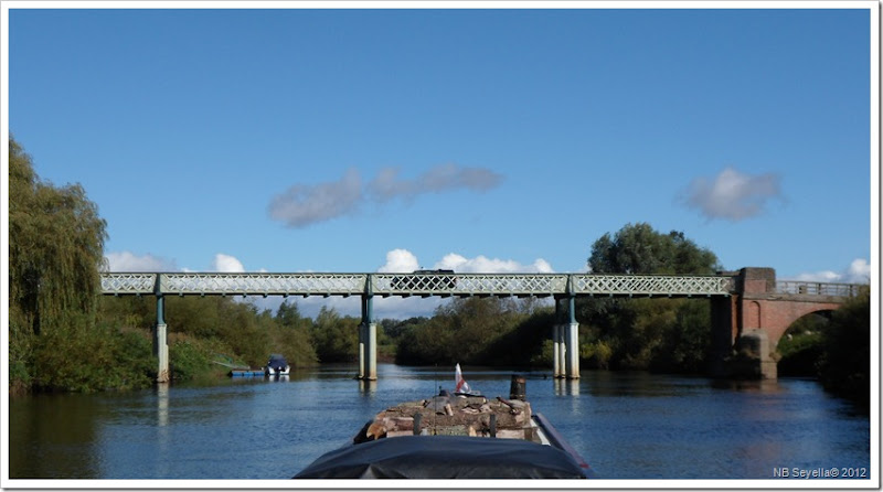 SAM_3142 Aldwark Toll Bridge SAM_3142 Aldwark Toll Bridge