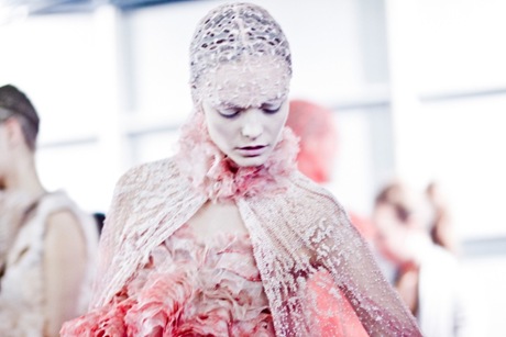 alexander-mcqueen-rtw-ss2012-candids-10_112337469169.jpg_carousel_parties