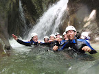 Equipe d'entreprise qui a choisis le Canyoning pour d&eacute;couvrir Annecy.