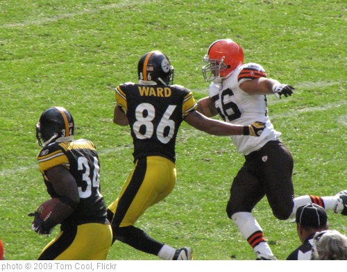 'Hines Ward blocks for Rashard Mendenhall' photo (c) 2009, Tom Cool - license: http://creativecommons.org/licenses/by-sa/2.0/