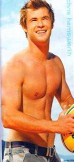 Chris-Hemsworth-Beach-Shirtless-Football