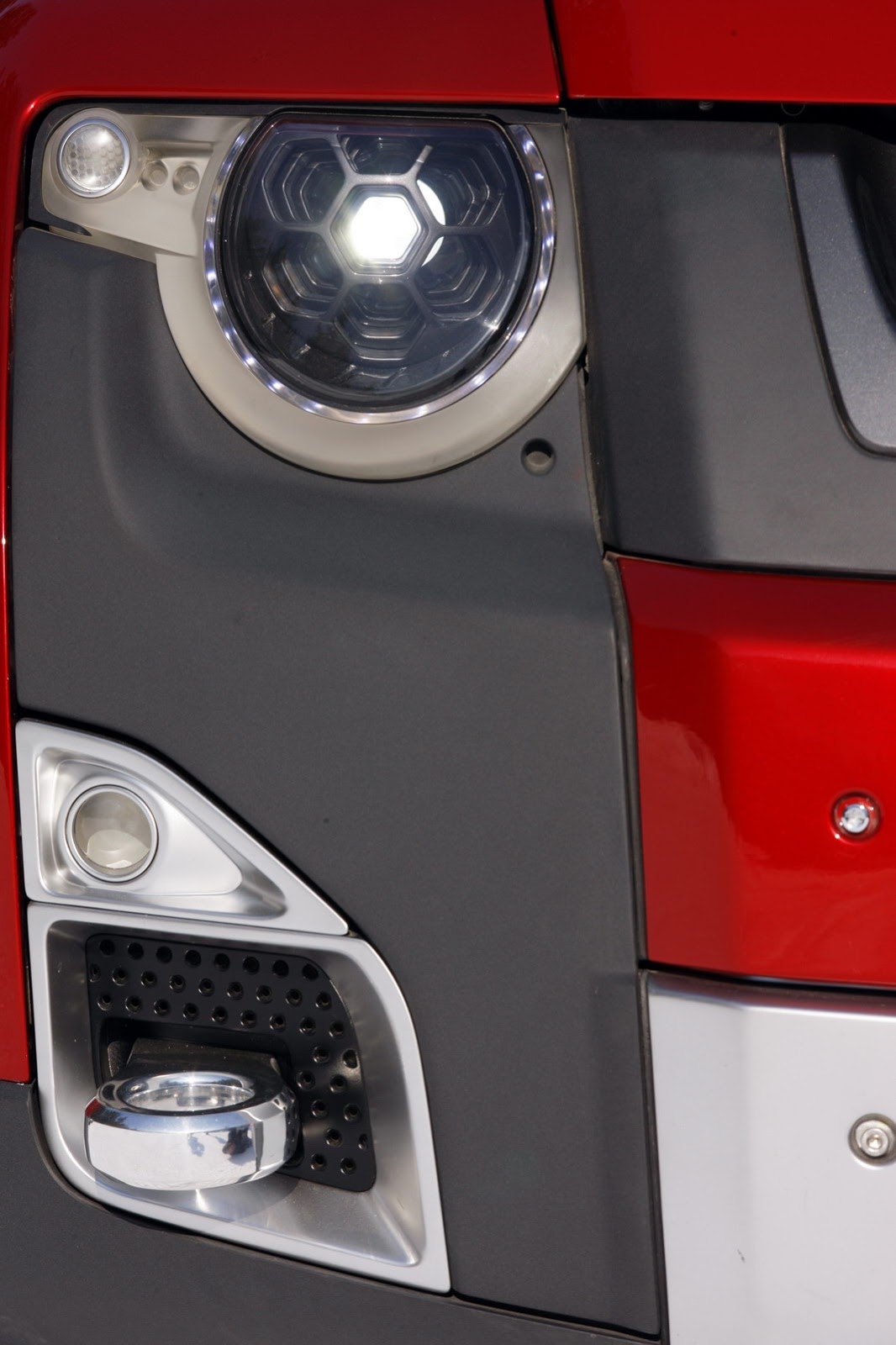 [Land-Rover-DC100-7%255B4%255D.jpg]