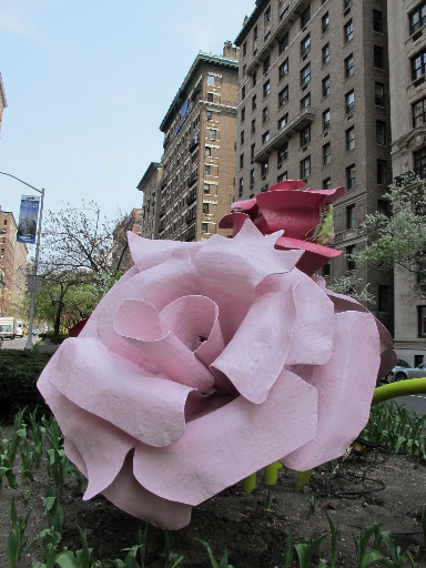 The beautiful curves of these sculptures remind me of Georgia O'Keefe's famous floral paintings.