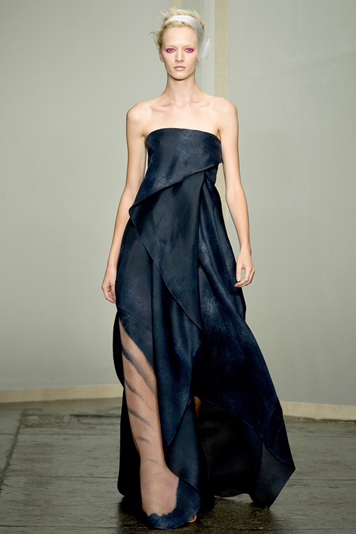 [donna-karan-rtw-ss2013-runway-40_172131634690%255B4%255D.jpg]