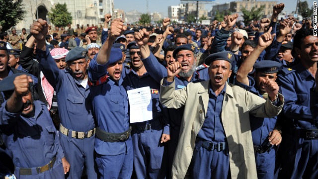 [120128063159-yemen-air-force-protest-story-top%255B2%255D.jpg]