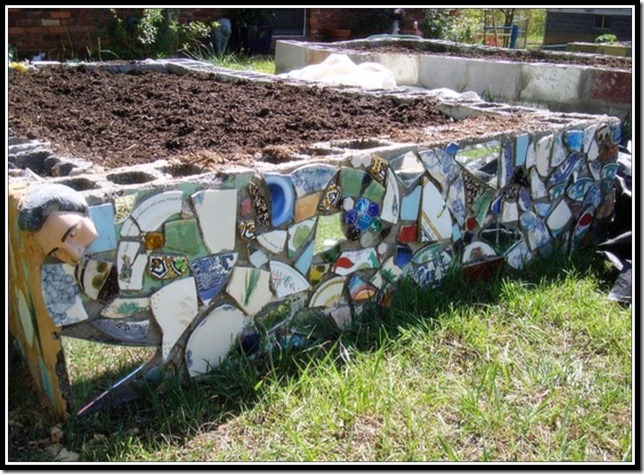 garden bed mosaic on cement blocks1