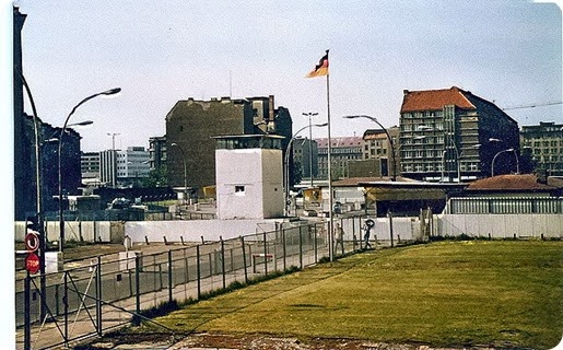 640px-Checkpoint_Charlie2