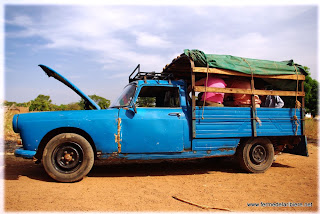 Taxi brousse sur base de Peugeot 404 essence. Nous sommes montés à 16 dedans !
