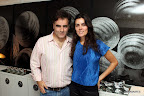 El artista Marcello Mortarotti expuso sus fotografías intervenidas en una de las habitaciones del hotel. Estuvo acompañado por su novia, Inés Sánchez Otharan, durante la inauguración del hotel. Foto: Producción Mirabaires.