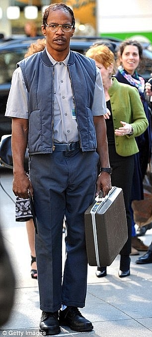 A Closer Look at Jamie Foxx as Max Dillon on The Amazing Spider-Man 2 Set 04 A Closer Look at Jamie Foxx as Max Dillon on The Amazing Spider-Man 2 Set 04